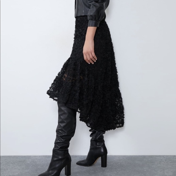 ZARA Ruffled Skirt - Picture 4 of 9